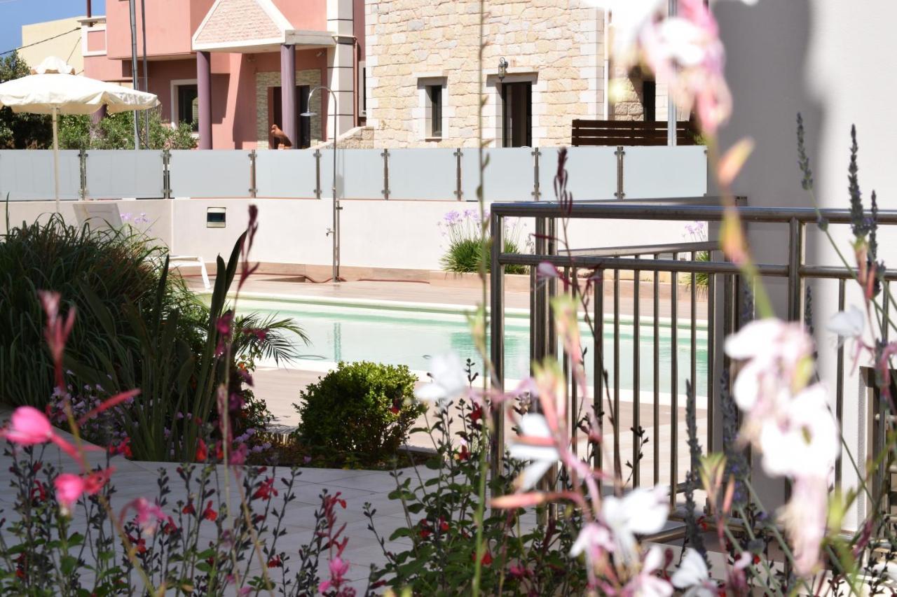 Four Seasons Homes スタロス エクステリア 写真
