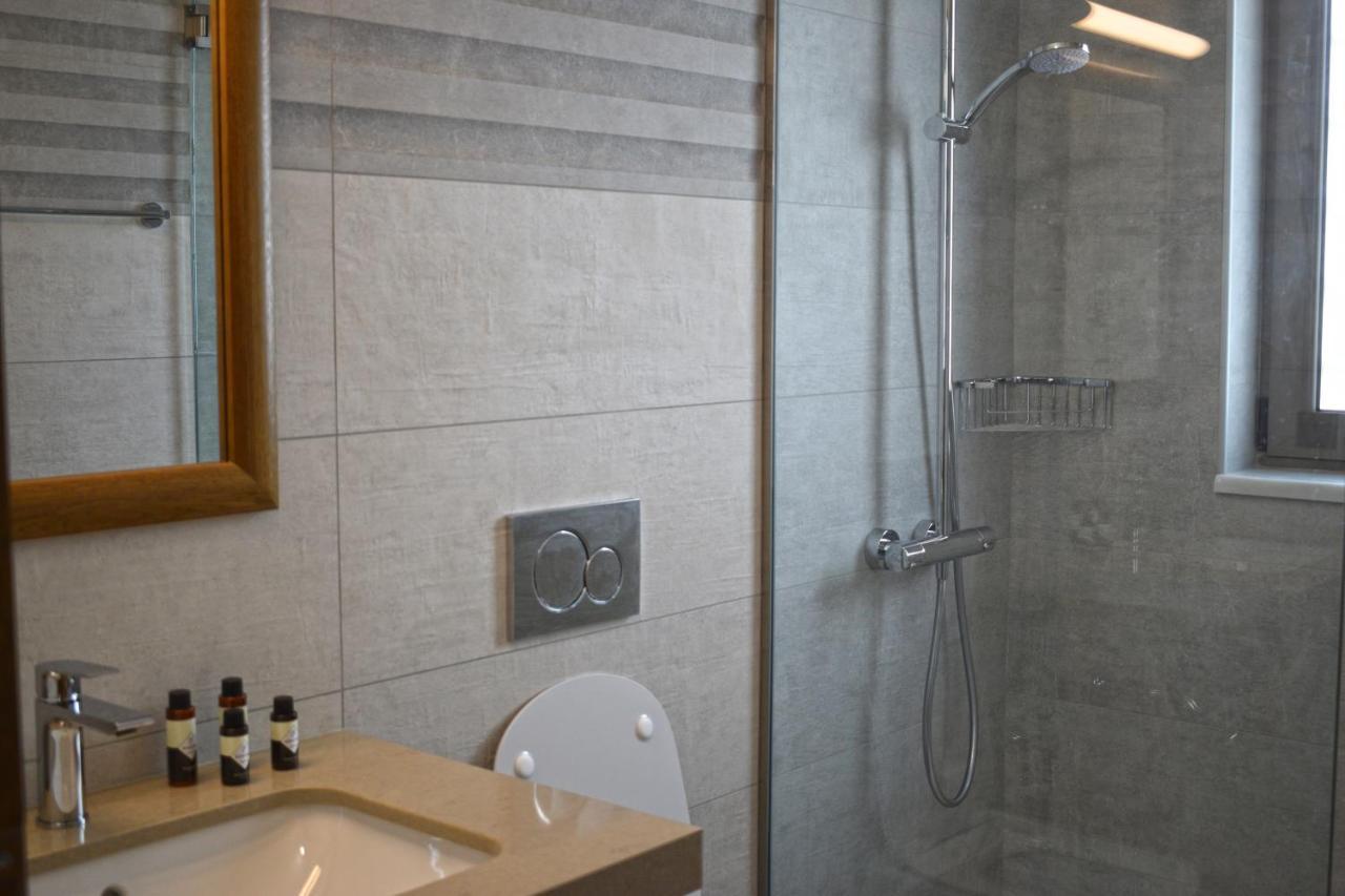 Four Seasons Homes スタロス エクステリア 写真