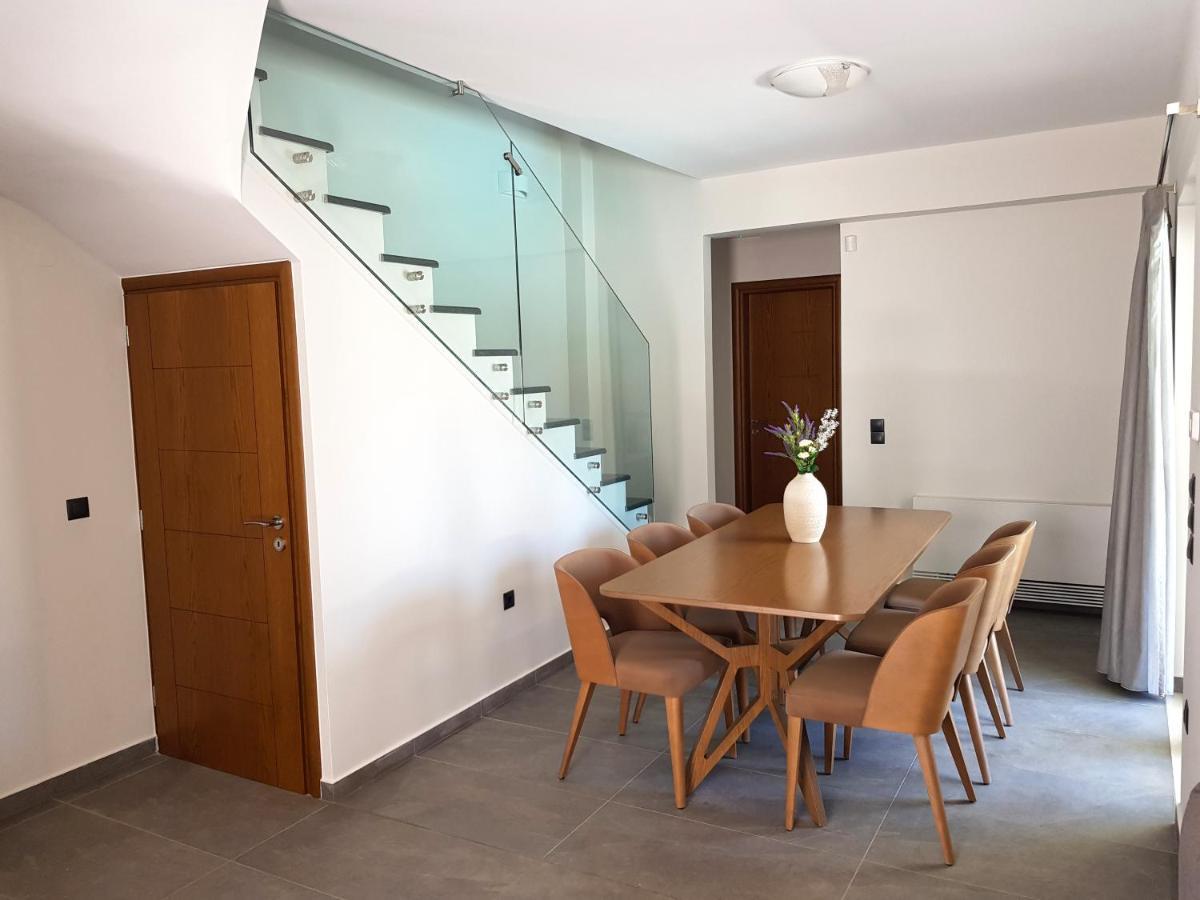 Four Seasons Homes スタロス エクステリア 写真