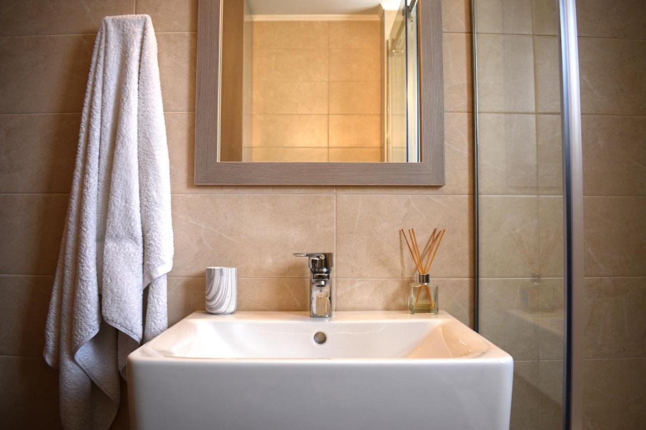Four Seasons Homes スタロス エクステリア 写真
